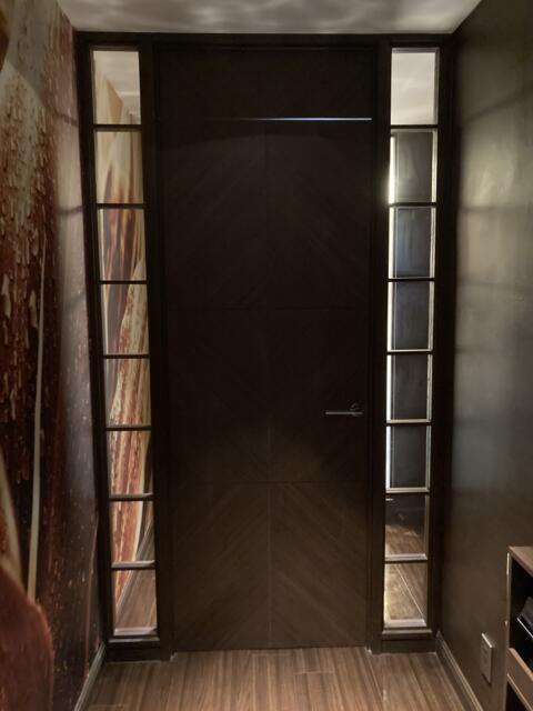 ホテル Swing（スウィング）(神戸市中央区/ラブホテル)の写真『503号室　部屋へのエントランス』by 風のヒューイ