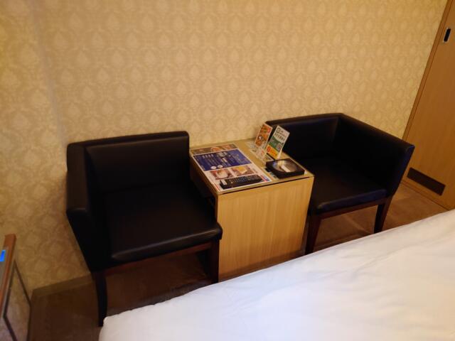 HOTEL555錦糸町店(墨田区/ラブホテル)の写真『606号室ソファ』by そこそこの人生