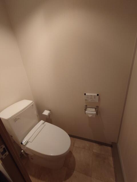 HOTEL555錦糸町店(墨田区/ラブホテル)の写真『606号室トイレ』by そこそこの人生