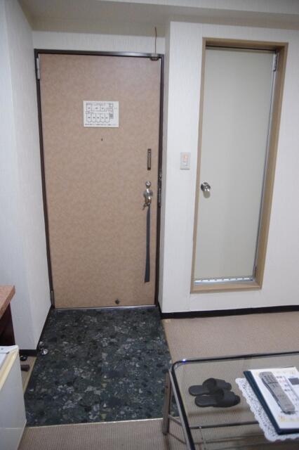 ホテル エスター(横浜市中区/ラブホテル)の写真『307号室　玄関スペース』by マーケンワン