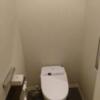 HEART HOTEL(渋谷区/ラブホテル)の写真『トイレ（ウォシュレットはTOTO製、自動開閉式）』by 格付屋