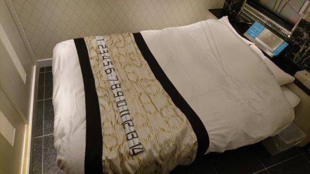 HEART HOTEL(渋谷区/ラブホテル)の写真『203号室（ベッド幅140㎝）』by 格付屋