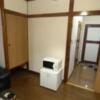 ペリカン(渋谷区/ラブホテル)の写真『309号室　前室 ソファー、冷蔵庫、レンジ、入り口ドアが見えます。』by angler