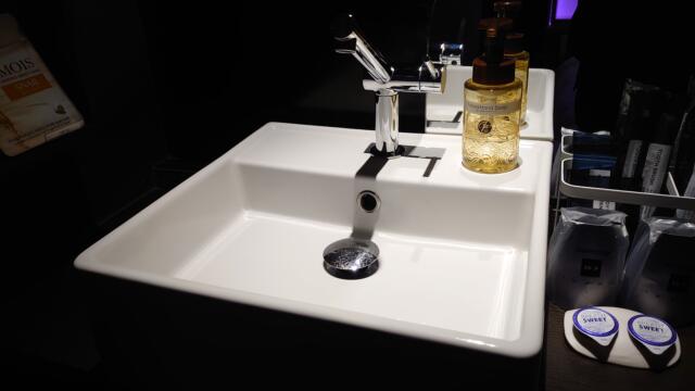 IKASU HOTEL(八王子市/ラブホテル)の写真『八王子のIKASU HOTELの102室の洗面所です。設備もきれいで、清潔感が溢れています。』by マックさん