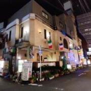 松屋(大阪市/ラブホテル)の写真『夜の外観。角地にあります。』by 航平