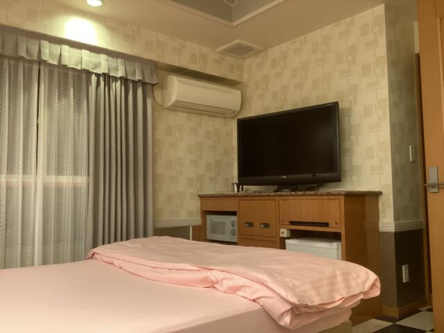 ホテル MARE（マーレ）(品川区/ラブホテル)の写真『105号室 ソファから見た室内』by ACB48