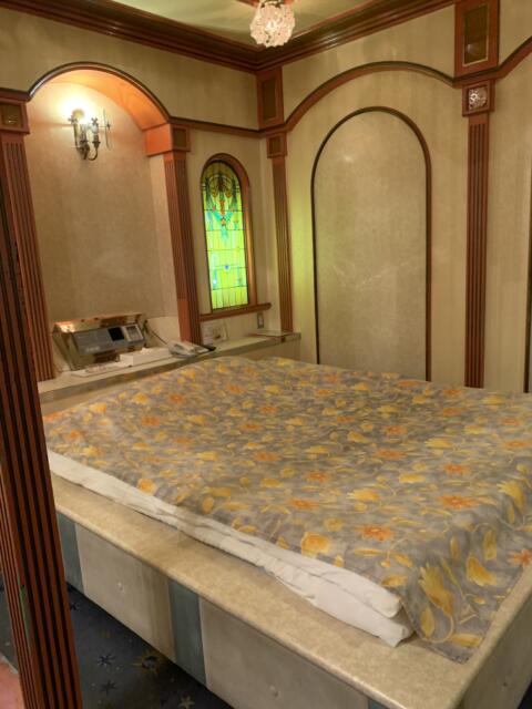 愛麒麟（アイキリン）(大阪市/ラブホテル)の写真『401号室　ベッドも大きすぎず小さすぎず』by PINK SCORPION