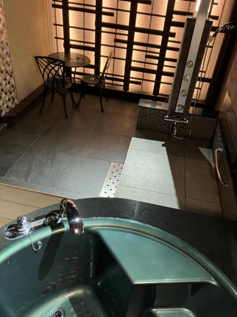 デザインホテル ミスト(横浜市中区/ラブホテル)の写真『601 露天全体② 浴槽上から』by festa9