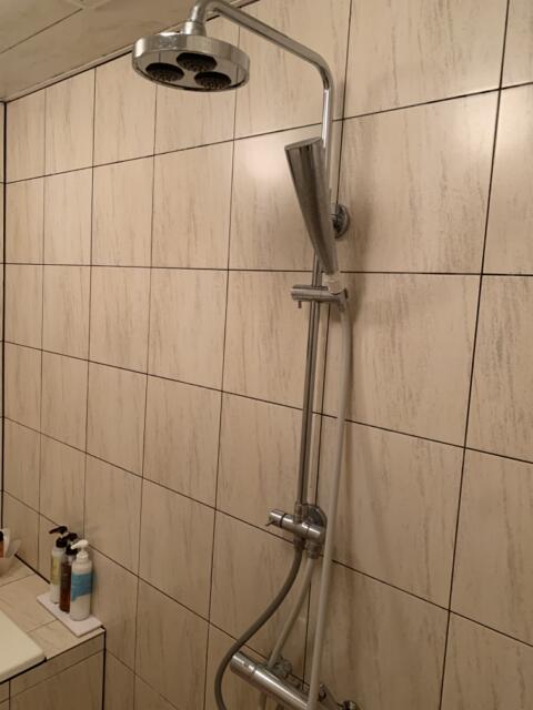 ホテルSAVOY(台東区/ラブホテル)の写真『408号室　浴室（オーバーヘッドシャワー）』by 鶯谷人