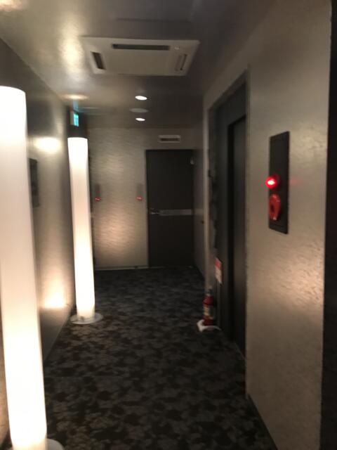 CHARME鶯谷１（シャルム）(台東区/ラブホテル)の写真『4階の廊下』by 少佐