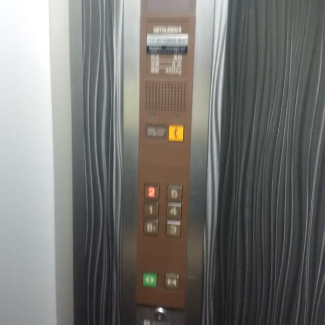 HOTEL Shuffle(シャッフル)(豊島区/ラブホテル)の写真『エレベータ（日本製）』by 市