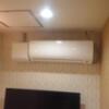 ホテルマーブル(品川区/ラブホテル)の写真『304号室　エアコン（左の箱はなんだ？）』by 市