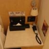 HOTEL DUO（デュオ）(墨田区/ラブホテル)の写真『402号室 ベッドサイドのテーブル(有線放送や調光スイッチはこちら)』by 舐めたろう