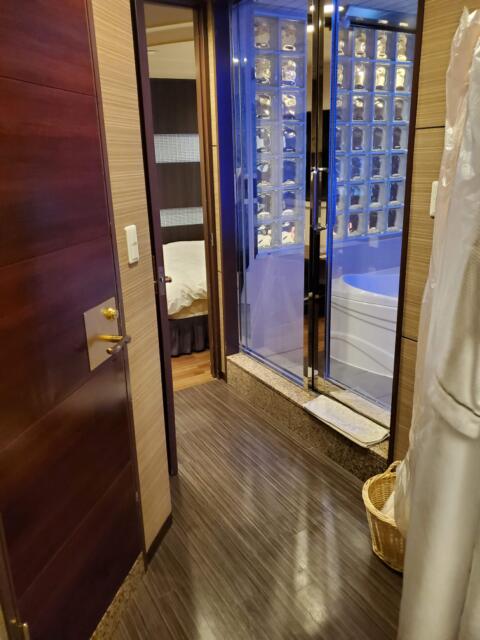 サンモリッツエコ(台東区/ラブホテル)の写真『３２３号室　浴室入り口』by 無法松