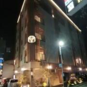 Y-HOTEL(広島市中区/ラブホテル)の写真『夜の外観(23,1)』by キジ