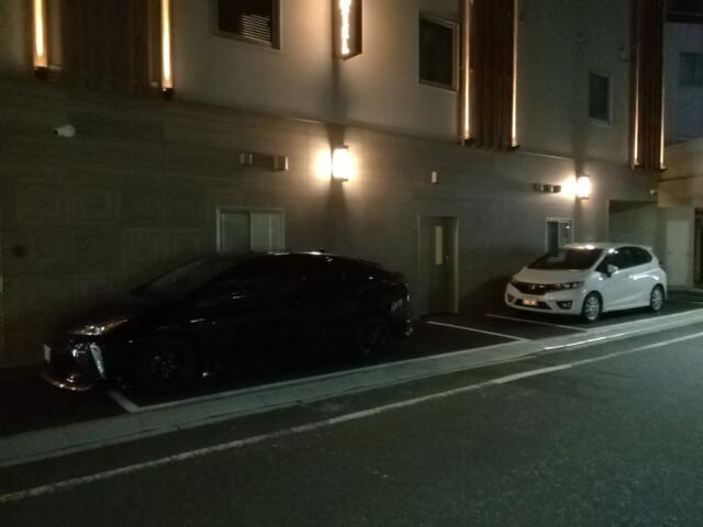 Y-HOTEL(広島市中区/ラブホテル)の写真『駐車場は平置き2台(23,1)』by キジ