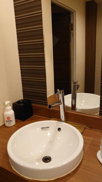 フロンティア(八王子市/ラブホテル)の写真『八王子・ホテルフロンティア302号室の洗面台です。シンプルで使いやすいです。』by マックさん
