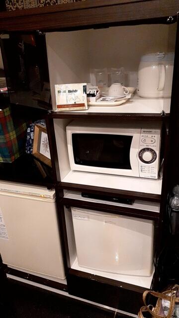 HOTEL IXION（イクシオン)(戸田市/ラブホテル)の写真『310号室、茶器、電子レンジ、冷蔵庫など。』by 春風拳