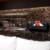 HOTEL IXION（イクシオン)(戸田市/ラブホテル)の写真『310号室、ベッド脇のパネル』by 春風拳