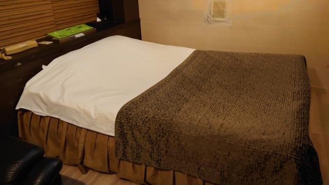フロンティア(八王子市/ラブホテル)の写真『八王子・ホテルフロンティア302号室のベッドです。ゆったりしたベッドで楽しめるスペースです。』by マックさん