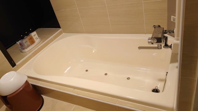 フロンティア(八王子市/ラブホテル)の写真『八王子・ホテルフロンティア302号室の浴室です。ゆったりしたバスタブでシャワーエリアも広めで楽しめるスペースです。』by マックさん