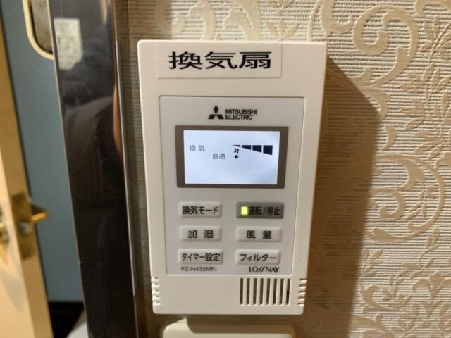 ドルフィン(新宿区/ラブホテル)の写真『303号室　換気扇操作盤』by 東京都