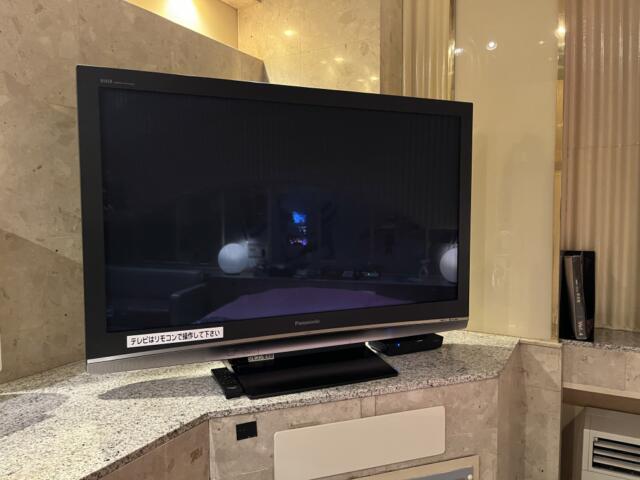 HOTEL AI（アイ）(沼津市/ラブホテル)の写真『714号室　大型TV』by ま〜も〜る〜