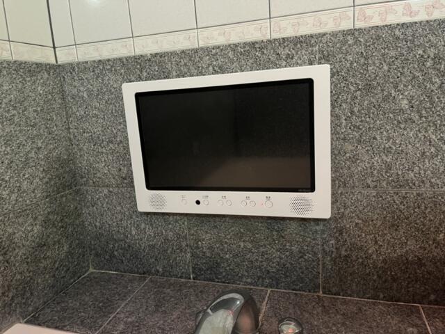 HOTEL AI（アイ）(沼津市/ラブホテル)の写真『714号室　浴室TV』by ま〜も〜る〜