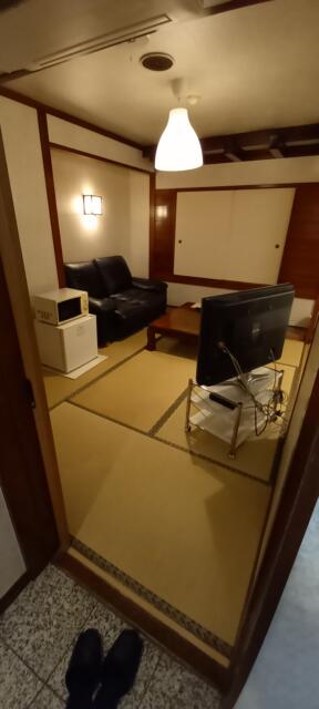 ペリカン(渋谷区/ラブホテル)の写真『402号室　前室全景　畳敷きです。』by angler