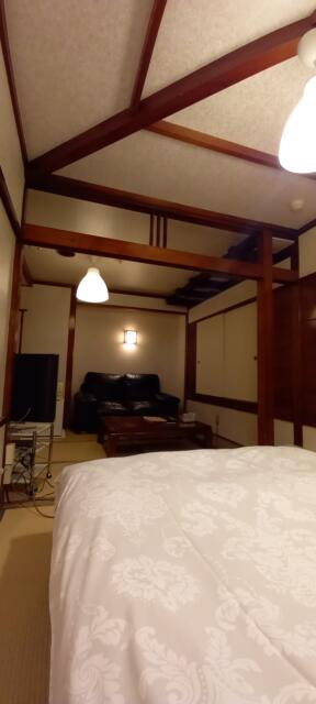 ペリカン(渋谷区/ラブホテル)の写真『402号室　枕元側からの室内』by angler