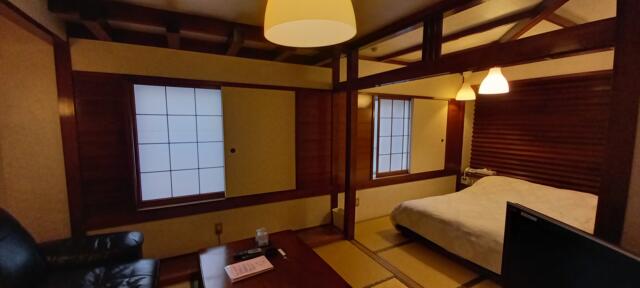 ペリカン(渋谷区/ラブホテル)の写真『402号室　前室からの室内全景』by angler