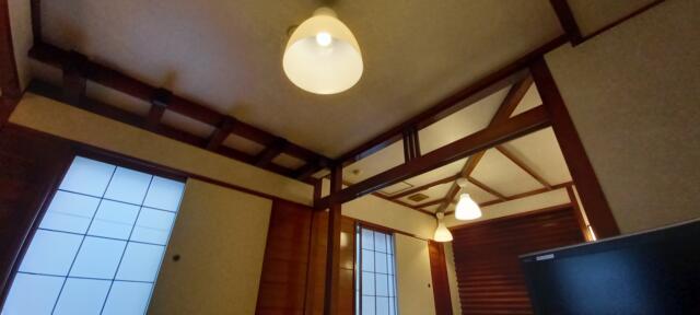 ペリカン(渋谷区/ラブホテル)の写真『402号室　照明　外光も入るが北向』by angler