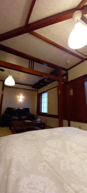 ペリカン(渋谷区/ラブホテル)の写真『402号室　室内の明るさ。冬の夕方四時半の様子　ベッド上は明るい』by angler