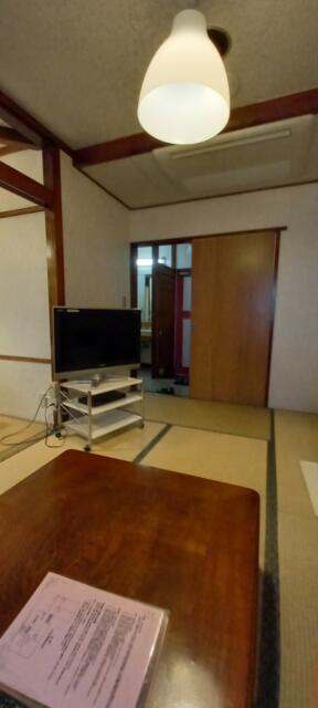 ペリカン(渋谷区/ラブホテル)の写真『402号室　ソファーからの室内　入り口側』by angler