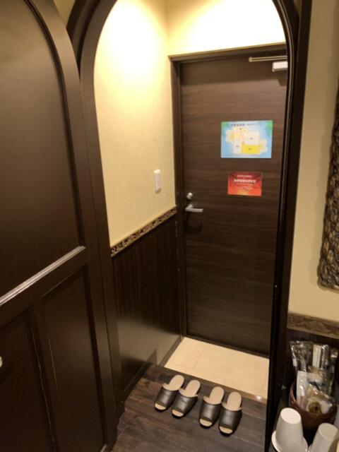HOTEL COCO BALI（ココバリ）(渋谷区/ラブホテル)の写真『302号室　部屋から玄関』by 東京都