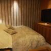 SARA GRANDE五反田(品川区/ラブホテル)の写真『301号室　ベッド＆テレビ』by ルドルフ