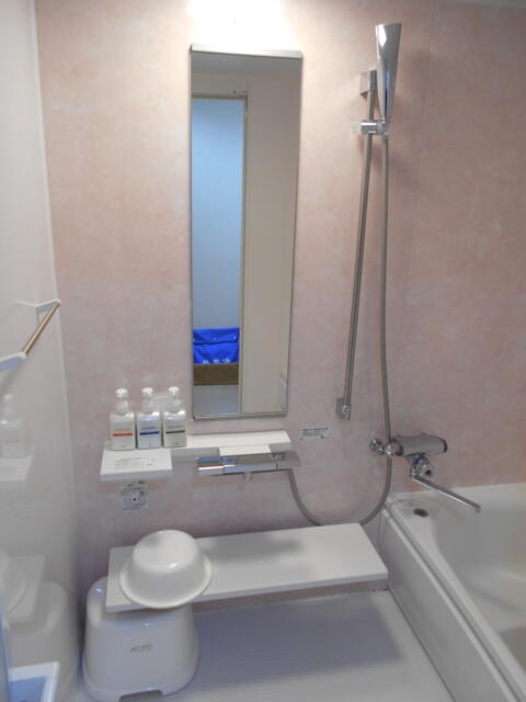 ホテルシティ(立川市/ラブホテル)の写真『205号室、シャワーとシャンプー類』by もんが～