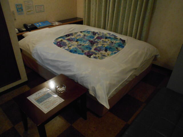 ホテルシティ(立川市/ラブホテル)の写真『203号室、ベッド』by もんが～
