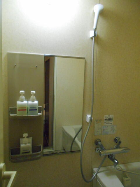 ホテルシティ(立川市/ラブホテル)の写真『203号室、シャワーとシャンプー類』by もんが～