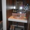 HOTEL M.（エムドット）(嬉野市/ラブホテル)の写真『110号室の洗面台、下にバスタオル類、上には備品が整備されている』by 猫饅頭