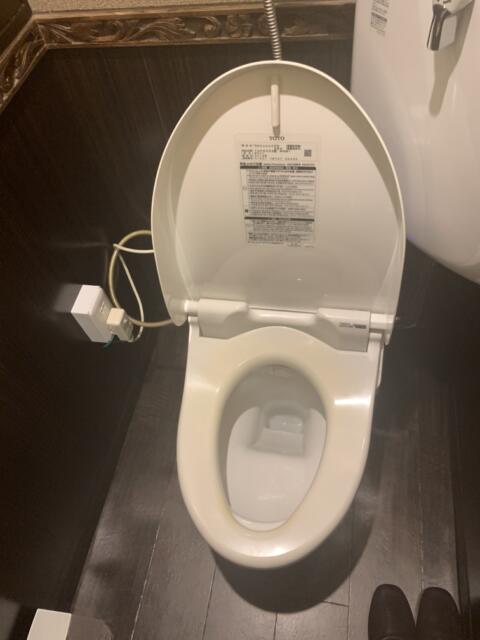 HOTEL COCO BALI（ココバリ）(渋谷区/ラブホテル)の写真『201号室　トイレ（オープン時）』by 東京都