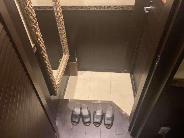 HOTEL COCO BALI（ココバリ）(渋谷区/ラブホテル)の写真『201号室　玄関（部屋側から）』by 東京都