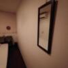 レンタルルーム プライム7(荒川区/ラブホテル)の写真『501号室ベット脇の鏡』by そこそこの人生