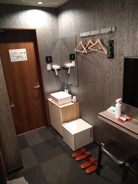 ホテルシャリル吉祥寺(武蔵野市/ラブホテル)の写真『307号室（ベッド上からドア方向）』by ＪＷ