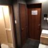 ホテルシャリル吉祥寺(武蔵野市/ラブホテル)の写真『307号室（左からシャワー、トイレ、入口ドア）』by ＪＷ