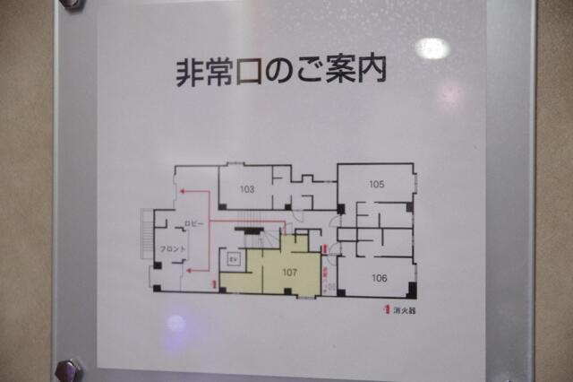 イマージュ(新宿区/ラブホテル)の写真『107号室　避難経路図』by マーケンワン