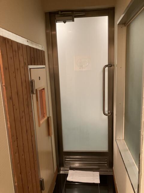 マリンブルー(川口市/ラブホテル)の写真『307 浴室ドアと左手にサウナ』by festa9