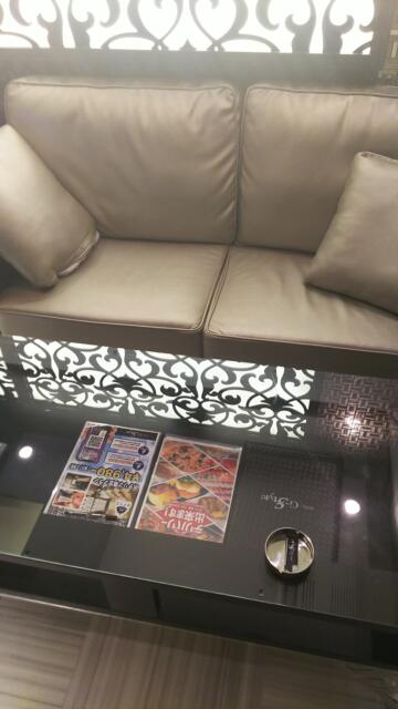 HOTEL G-Style(豊島区/ラブホテル)の写真『505号室・テーブル＆ソファ』by 郷ひろし（運営スタッフ）
