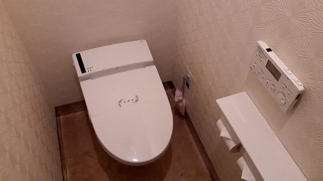 ホテルワンリッツ(戸田市/ラブホテル)の写真『312号室、トイレ。写ってないが、トイレ用スリッパあり』by 春風拳