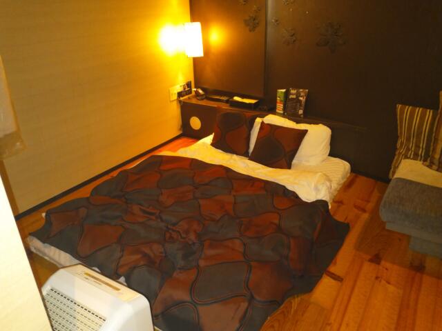 レスティ フロンティア(豊島区/ラブホテル)の写真『202号室　ベッド』by HIRO5007